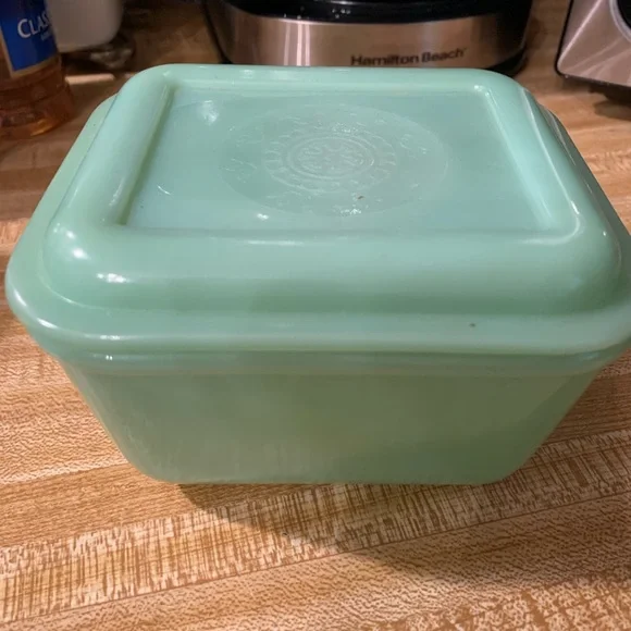 Vintage Fireking jadite refrigerator dish has chip underneath but not rim - Picture 1 of 4